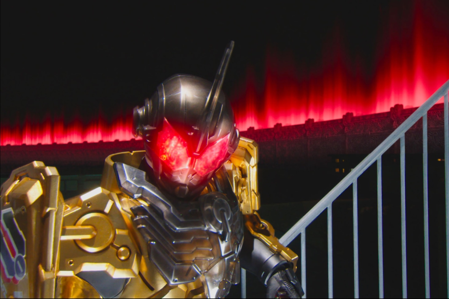 「仮面ライダー平成ジェネレーションズFINAL ビルド＆エグゼイドwithレジェンドライダー」より、仮面ライダーグリス。(c)2017 「ビルド＆エグゼイド」製作委員会 (c)石森プロ・テレビ朝日・ADK・東映