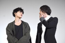 左から玉城裕規、高崎翔太。