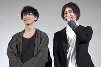 左から玉城裕規、高崎翔太。