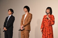 左から北村匠海、渡辺大知、松岡茉優。