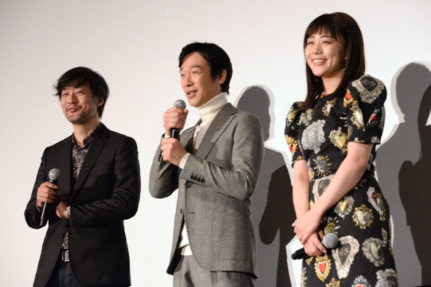 会場にリピーターの観客が多く、笑顔で喜ぶ登壇者たち。