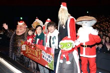 「DESTINY 鎌倉ものがたり」大ヒット御礼舞台挨拶にて、前列左から天頭鬼、高畑充希、堺雅人、山崎貴、魔物本田。後列左からネコ目トカゲ、アリクイ爺、毛人、きのこ人。