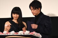 「8年越しの花嫁 奇跡の実話」大ヒット舞台挨拶の様子。