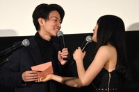 「8年越しの花嫁 奇跡の実話」大ヒット舞台挨拶の様子。