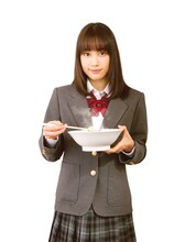 「ラーメン食いてぇ！」より、女子高生・茉莉絵を演じる中村ゆりか。