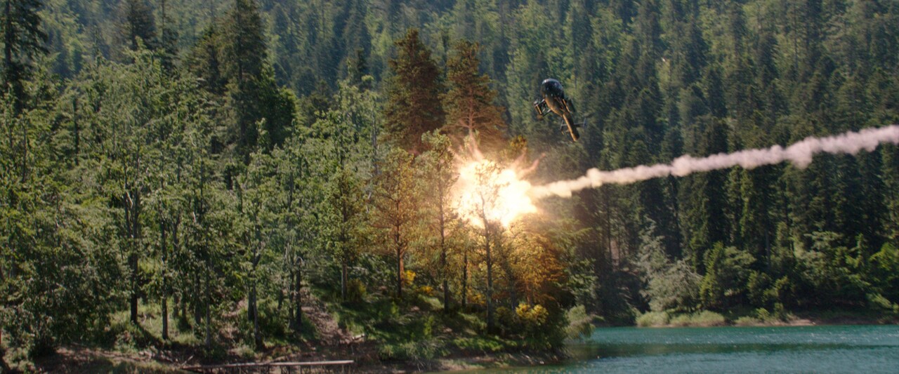 最強の特殊部隊、危機一髪！「ネイビーシールズ」空中戦収めた本編映像