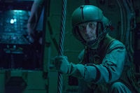 「ネイビーシールズ ナチスの金塊を奪還せよ！」