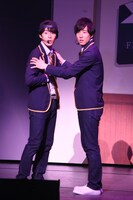 左から富田健太郎、石賀和輝。