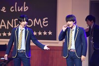 左から神木隆之介、吉沢亮。