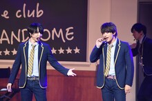 左から神木隆之介、吉沢亮。