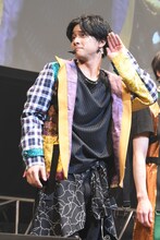 「今何時？」「卍ー！」と独特なコールアンドレスポンスを展開する石原壮馬。