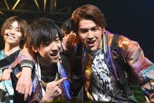 前列左から石賀和輝、甲斐翔真。