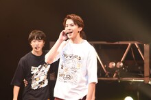 甲斐翔真（右）