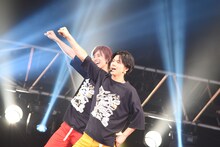 石原壮馬（右）