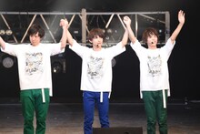 左から石賀和輝、吉沢亮、溝口琢矢。