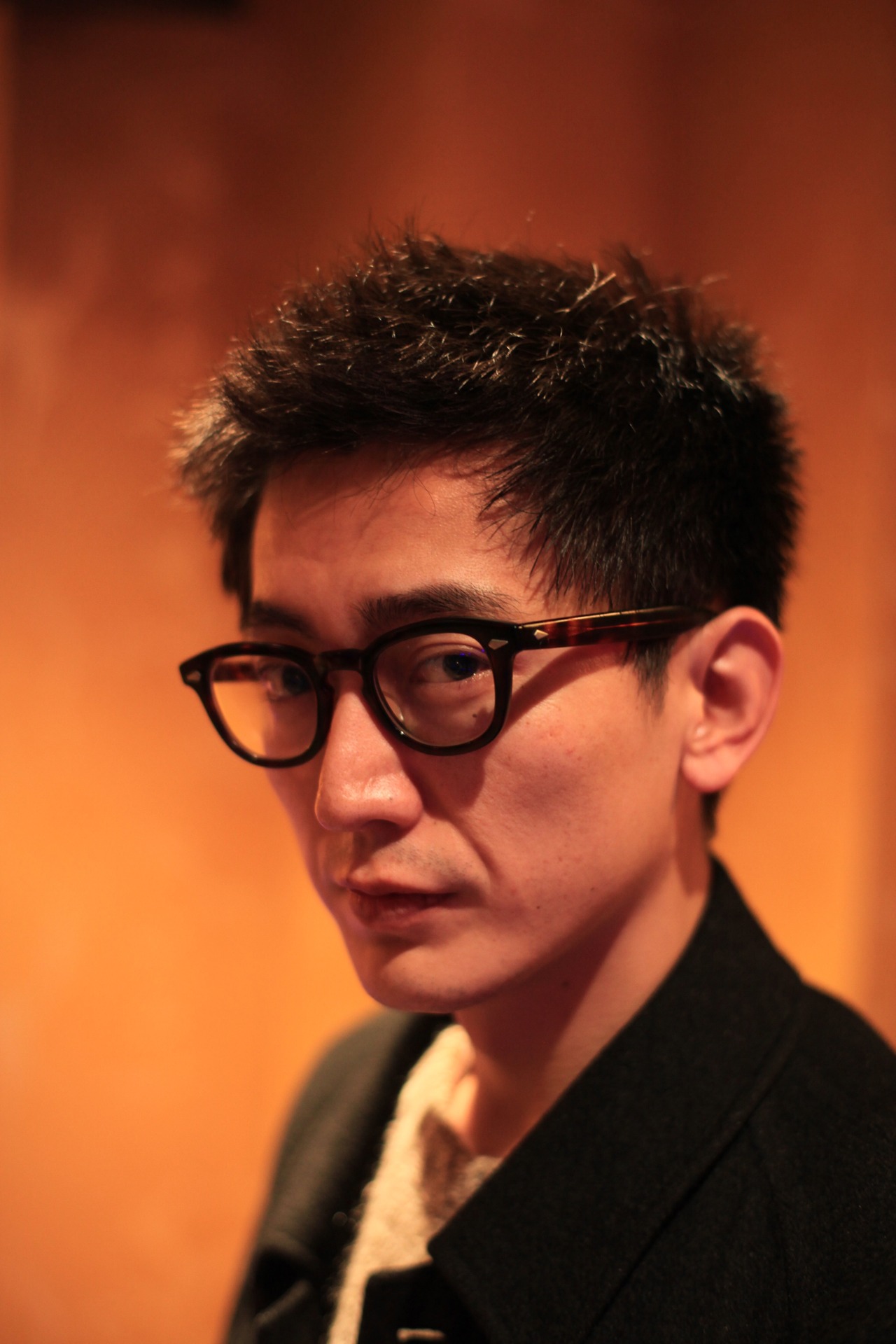 「疑惑とダンス」より、木口健太演じるマサオ。