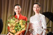 左から蒼井優、宮沢りえ。