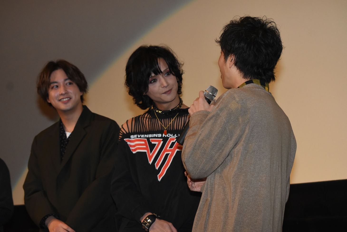 左から渡部秀、三浦涼介、上堀内佳寿也。