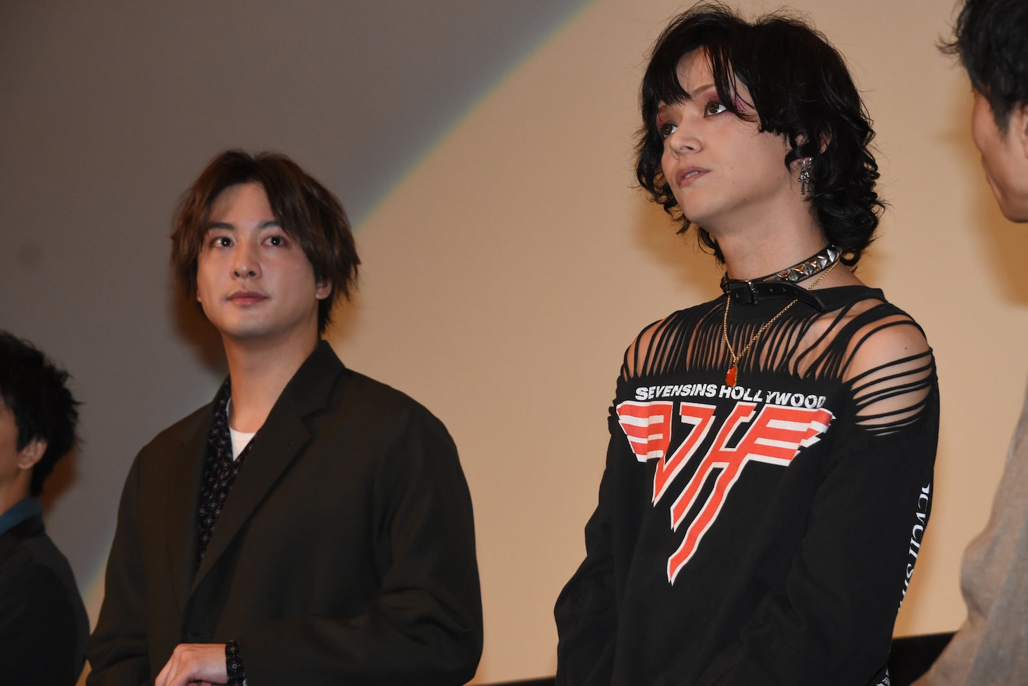 左から渡部秀、三浦涼介。