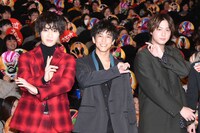 左から西銘駿、佐野岳、渡部秀。