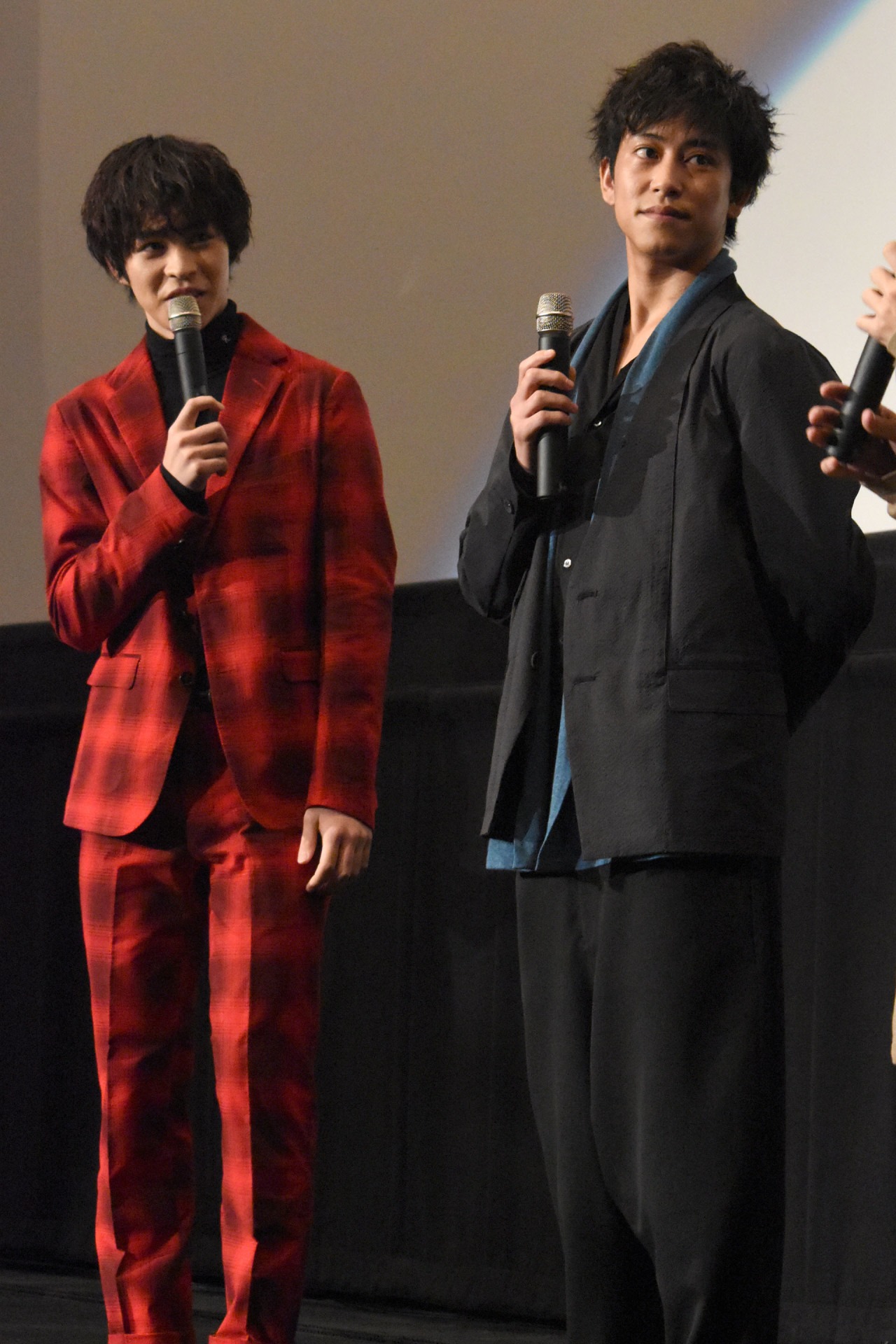 左から西銘駿、佐野岳。