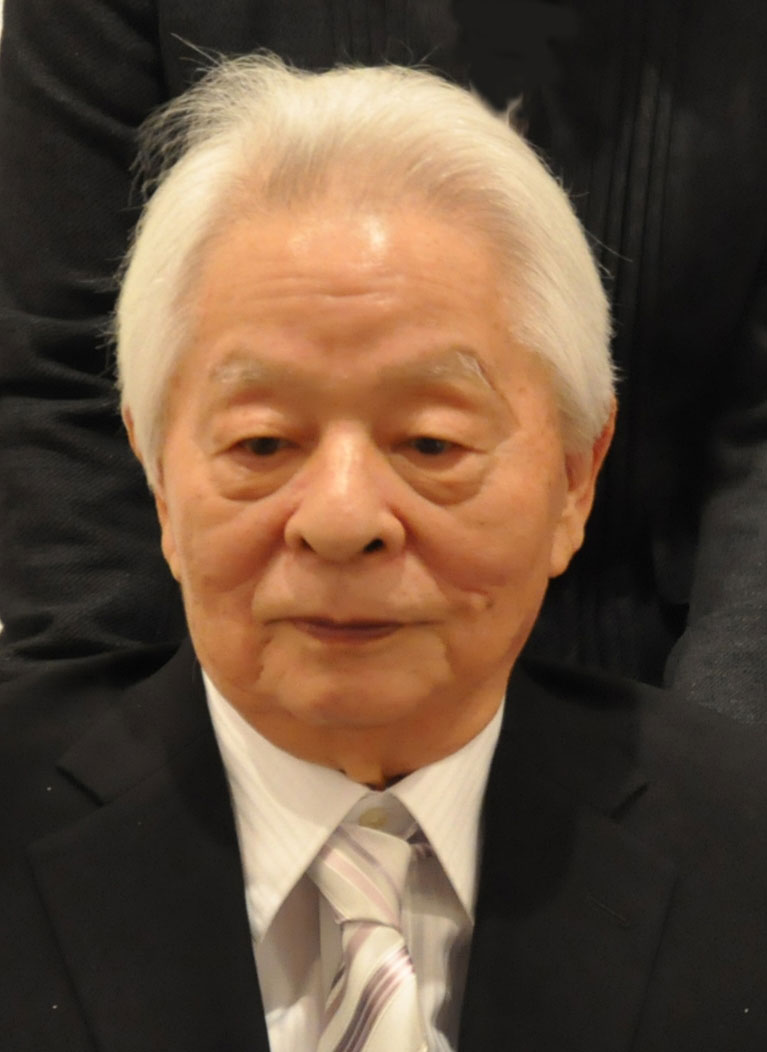 生頼範義肖像