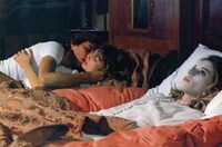 「ビヨンド・ザ・ダークネス / 嗜肉の愛」 (c)Euro Immobilfin Srl - Rome, Italy. Licensed by Variety Communications Srl - Rome, Italy. All Rights reserved.