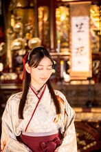 岡本夏美演じる西洞院百合子。