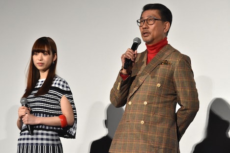 左から森川葵、中井貴一。