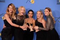 第75回ゴールデングローブ賞授賞式にて、左からローラ・ダーン、ニコール・キッドマン、ゾーイ・クラヴィッツ、リース・ウィザースプーン、シャイリーン・ウッドリー。（写真提供：Abaca Press / Hahn Lionel / Abaca / Sipa USA / Newscom / ゼータ イメージ）