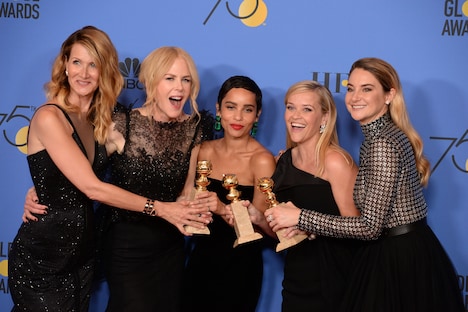 第75回ゴールデングローブ賞授賞式にて、左からローラ・ダーン、ニコール・キッドマン、ゾーイ・クラヴィッツ、リース・ウィザースプーン、シャイリーン・ウッドリー。(写真提供:Abaca Press / Hahn Lionel / Abaca / Sipa USA / Newscom / ゼータ イメージ)