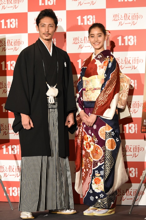 左から玉木宏、新木優子。