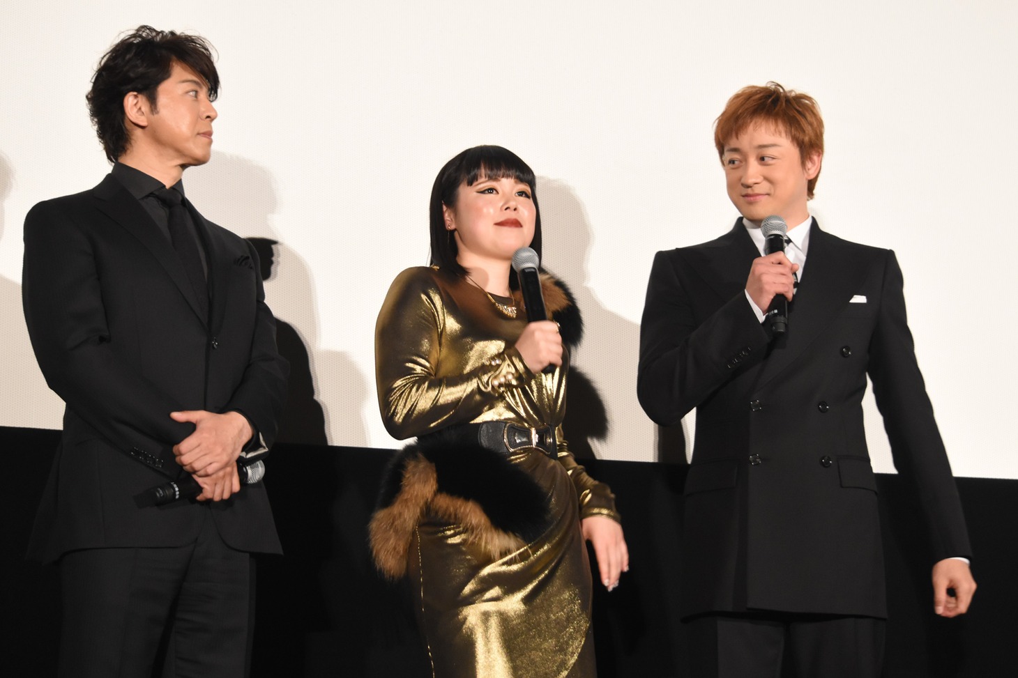 左から上川隆也、ブルゾンちえみ、山本耕史。