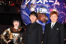 左からブルゾンちえみ、上川隆也、山本耕史。