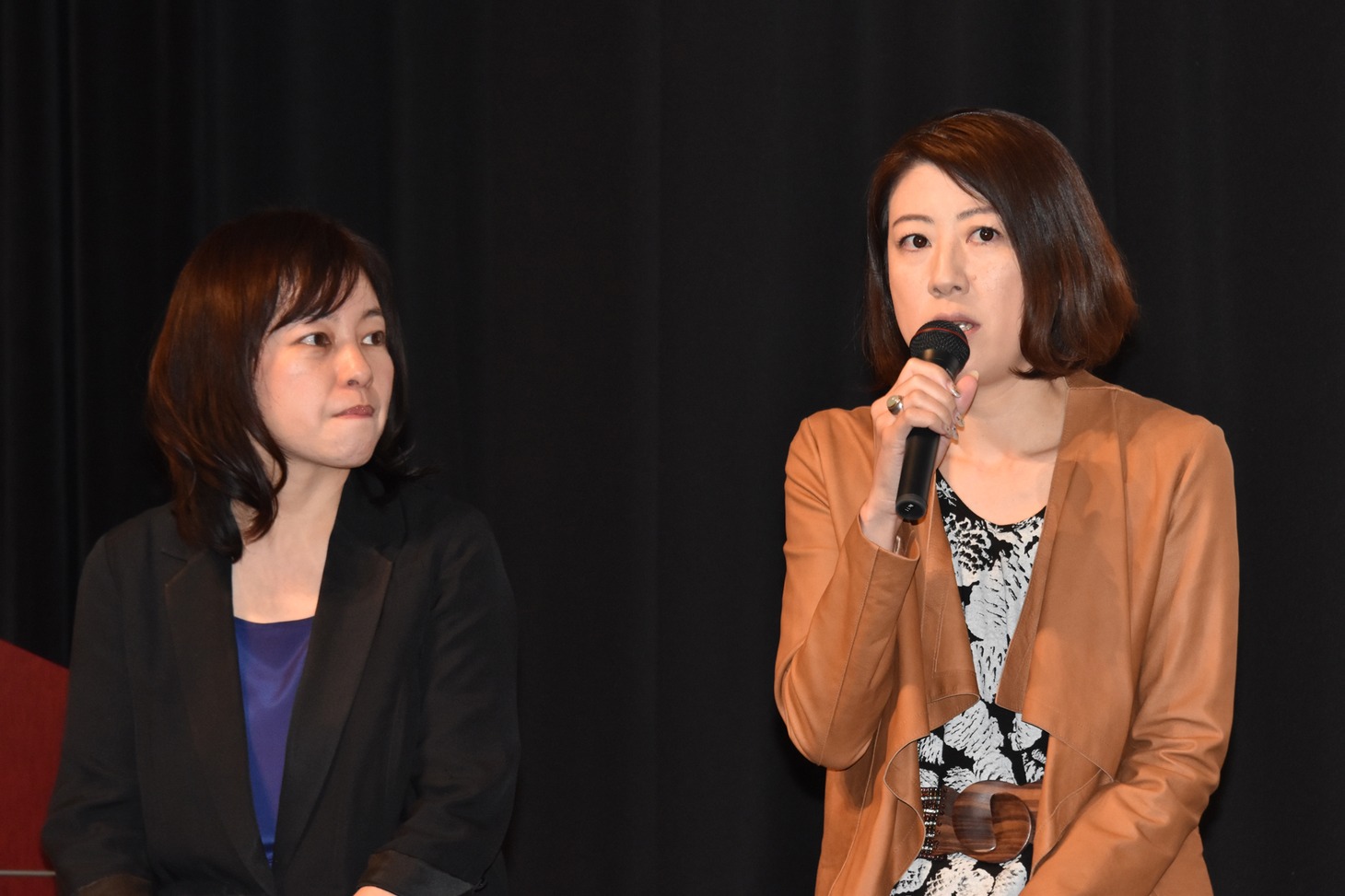 左から塚原あゆ子、野木亜紀子。