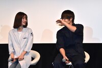 左から石原さとみ、窪田正孝。