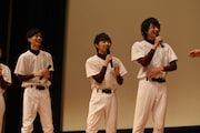 左から山本涼介、須賀健太、小関裕太。