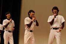 左から山本涼介、須賀健太、小関裕太。