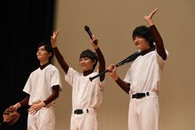 左から山本涼介、須賀健太、小関裕太。