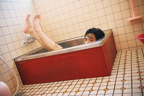 「鈴木伸之ファースト写真集“FACE”」より。