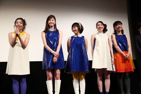 左から内田慈、松本若菜、山田真歩、水野小論、岩野未知。