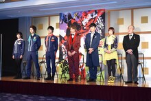 「快盗戦隊ルパンレンジャーVS警察戦隊パトレンジャー」キャスト披露イベントの様子。左から奥山かずさ、横山涼、結木滉星、伊藤あさひ、濱正悟、工藤遥、温水洋一。