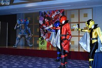 怪盗戦隊ルパンレンジャー（右3人）。