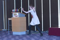 「アメトーーク！」の「スーパー戦隊大好き芸人」への出演で知られるフリーアナウンサーの宮島咲良。