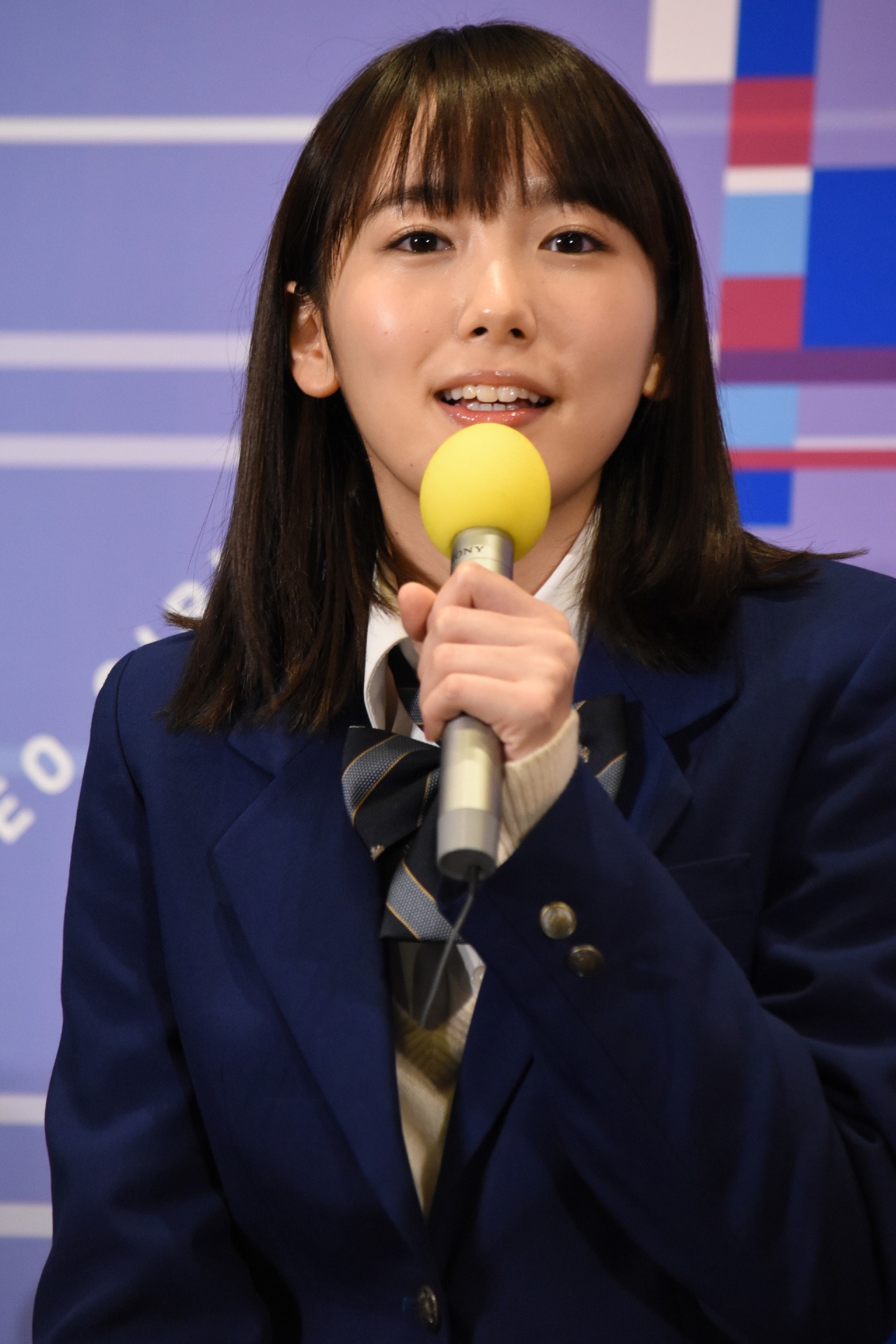 飯豊まりえ