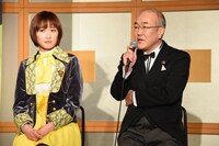 左から工藤遥、温水洋一。