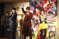 名乗りを披露するルパンレンジャーキャストたち。