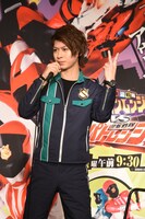 名乗りを披露する横山涼。