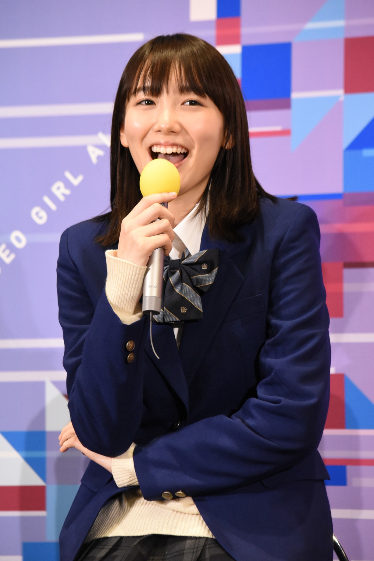飯豊まりえ