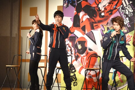 名乗りを披露するパトレンジャーキャスト。